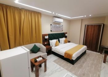 استديو بسرير ماستر وأثاث مريح 