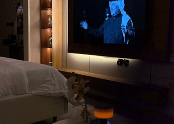 استديو بسرير ماستر وجلسة جانبية