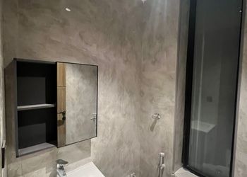 استديو بأثاث مريح وبسيط 