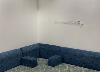 شقة بغرفة جلوس وغرفة نوم 
