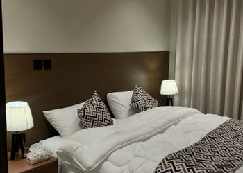 شقة بغرفة معيشة وغرفة نوم 