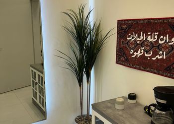 استديو بأثاث مريح وبسيط