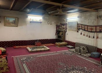 استراحة بمجلس وفناء خارجي