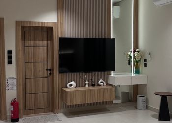 شقة بصالة أنيقة ودخول ذاتي