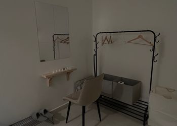 استديو بسرير ماستر وجلسة جانبية 