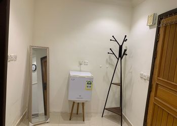 استديو بأثاث مريح وبسيط 