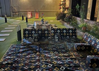 استراحة بمسطح اخضر ومجالس