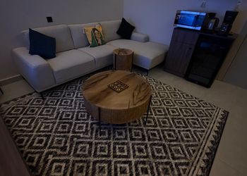 استديو بجاكوزي ودخول ذاتي