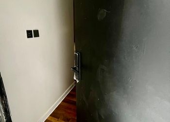 استديو هادئ بدخول ذاتي 