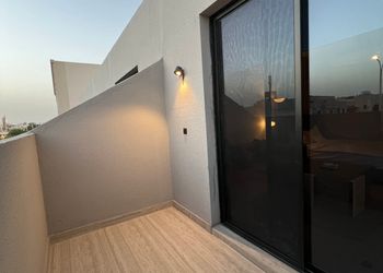استديو بدخول ذاتي وبلكونة 