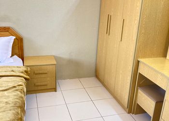 استديو بسرير ماستر وجلسة جانبية 