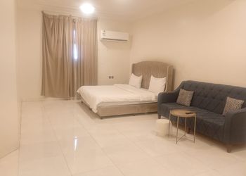 استديو بسرير ماستر وجلسة جانبية