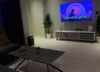 شقة بغرفة معيشة وغرفة نوم 