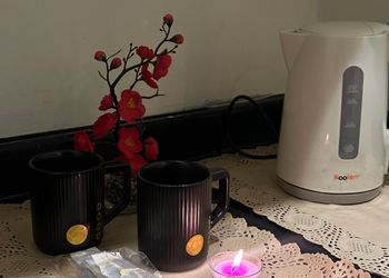 استديو لطيف بسرير ماستر وجلسة 
