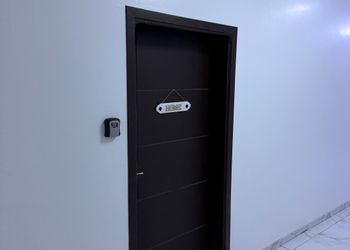 استديو بسرير ماستر وجلسة 