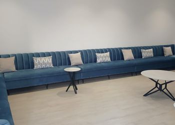 شاليه بمسطح اخضر وجلسة خارجية 