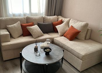 شقة بصالة أنيقة ودخول ذاتي 