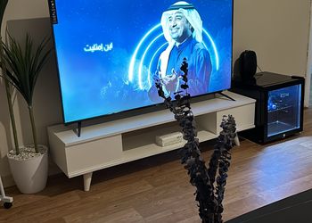 استديو بأثاث مريح وبسيط 
