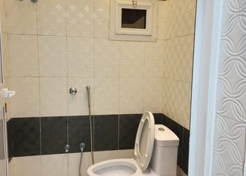 شاليه بمسبح خارجي ومجالس واسعة 