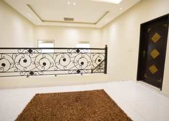 شاليه بمسطح اخضر وجلسة خارجية