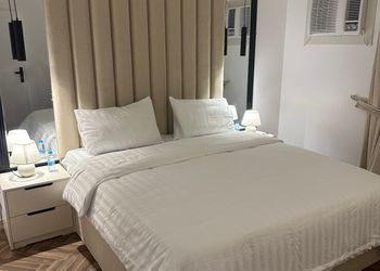 استديو بجاكوزي ودخول ذاتي