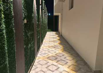 شقة بصالة مريحة وثلاث غرف نوم 