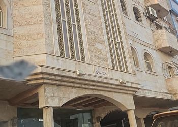 استديو بأثاث مريح وبسيط 