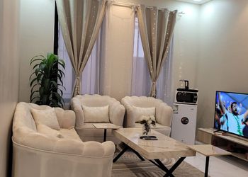شقة بغرفتين وكراج وفناء خارجي