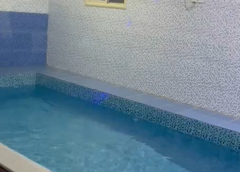 شاليه بمسبح داخلي وغرفتين نوم