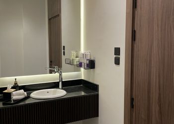 استديو بسرير ماستر وأثاث مريح 