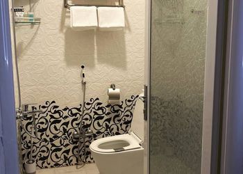 استراحة بمسبح داخلي وجلسة خارجية 