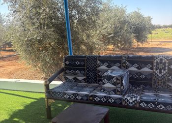 مزرعة بيت ريفي وجلسات خارجية 