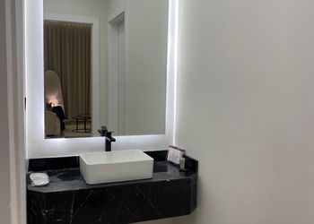 استديو بسرير مريح وتصميم هادئ 
