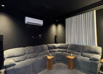 شقة بغرفة سينما ودخول ذاتي 