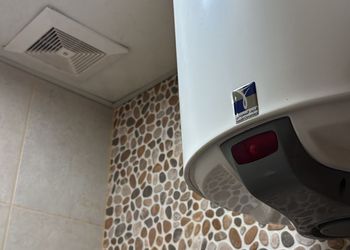 شقة بغرفة معيشة وغرفة نوم 
