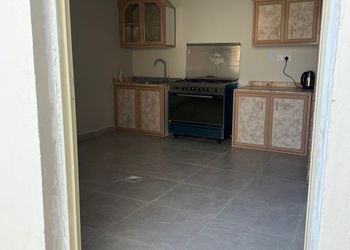 شاليه بملعب كرة طائرة