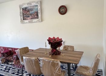 استراحة بمجلس مطل على الفناء الخارجي