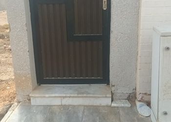 استديو بسرير ماستر وأثاث مريح 