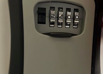 شقة بغرفة معيشة وغرفة نوم 