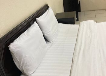 استديو بأثاث مريح وبسيط 
