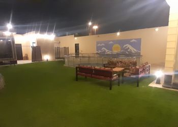 شاليه بملحق خارجي وجلسة خارجية 