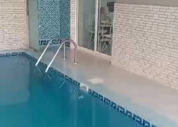 شاليه بمسبح وألعاب مائية
