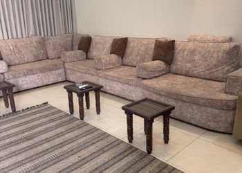 شاليه بمسطح اخضر ومسبح 