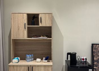 استديو بأثاث مريح وبسيط