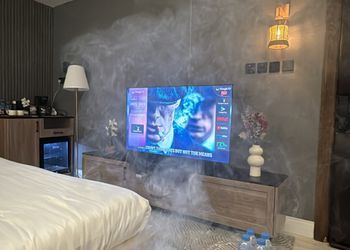استديو بأثاث مريح وبسيط 