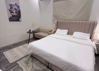 استديو بسرير ماستر وجلسة 