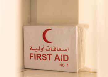 شقة بغرفة جلوس وغرفة نوم 