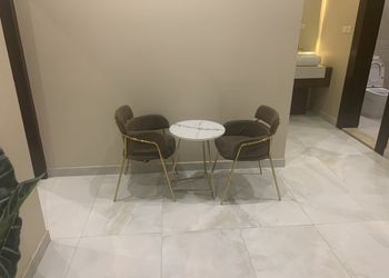 شاليه بمسطح اخضر و مسبح خارجي 