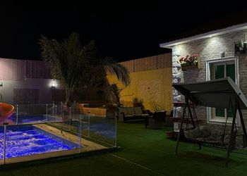 شاليه بمسبح وألعاب مائية