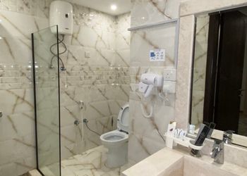 استديو بسرير ماستر وأثاث مريح 